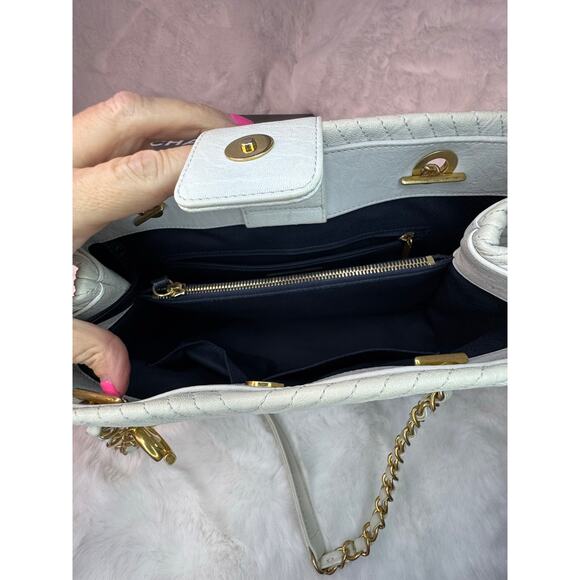 Chanel Vintage Chevron Quilted Shoulder Bag with CC Charm - Picture 5 of 9